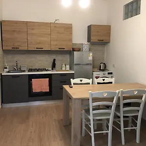 Apartament La Casa Nell'antico Cortile, Katania